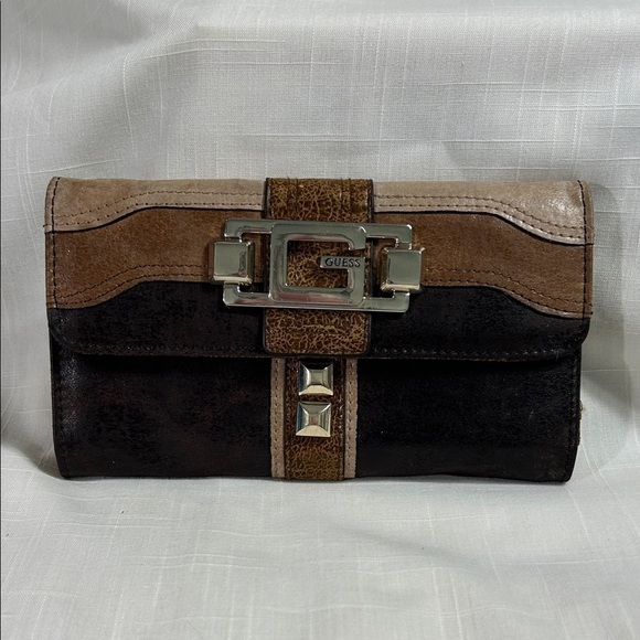 Guess Tri-Tone Wallet - Picture 1 of 8